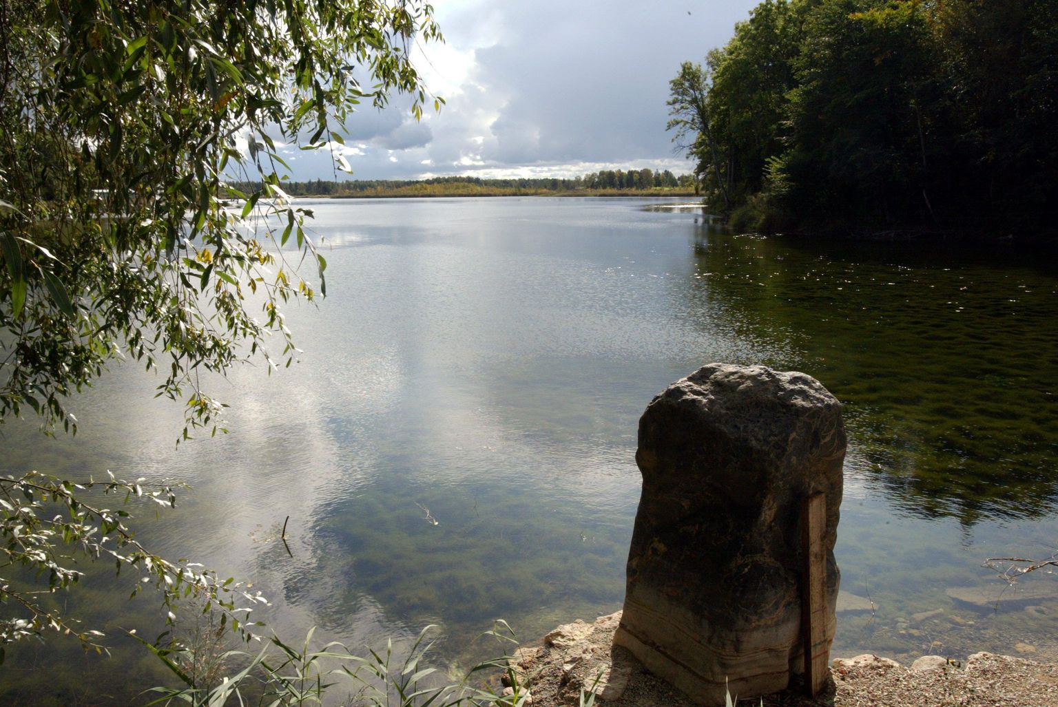 Praegu on Porkuni järv paksu jää- ja lumekihi all.