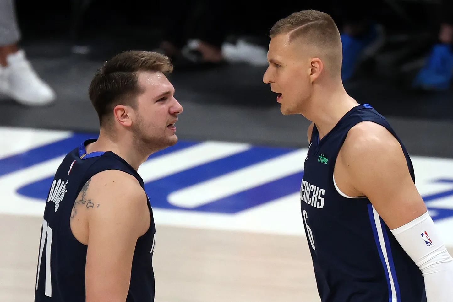 Luka Dončičs un Kristaps Porziņģis.