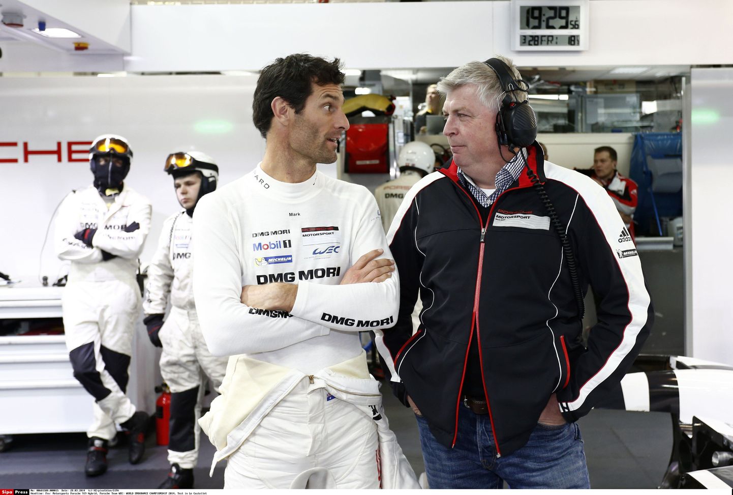 Mark Webber (vasakul).