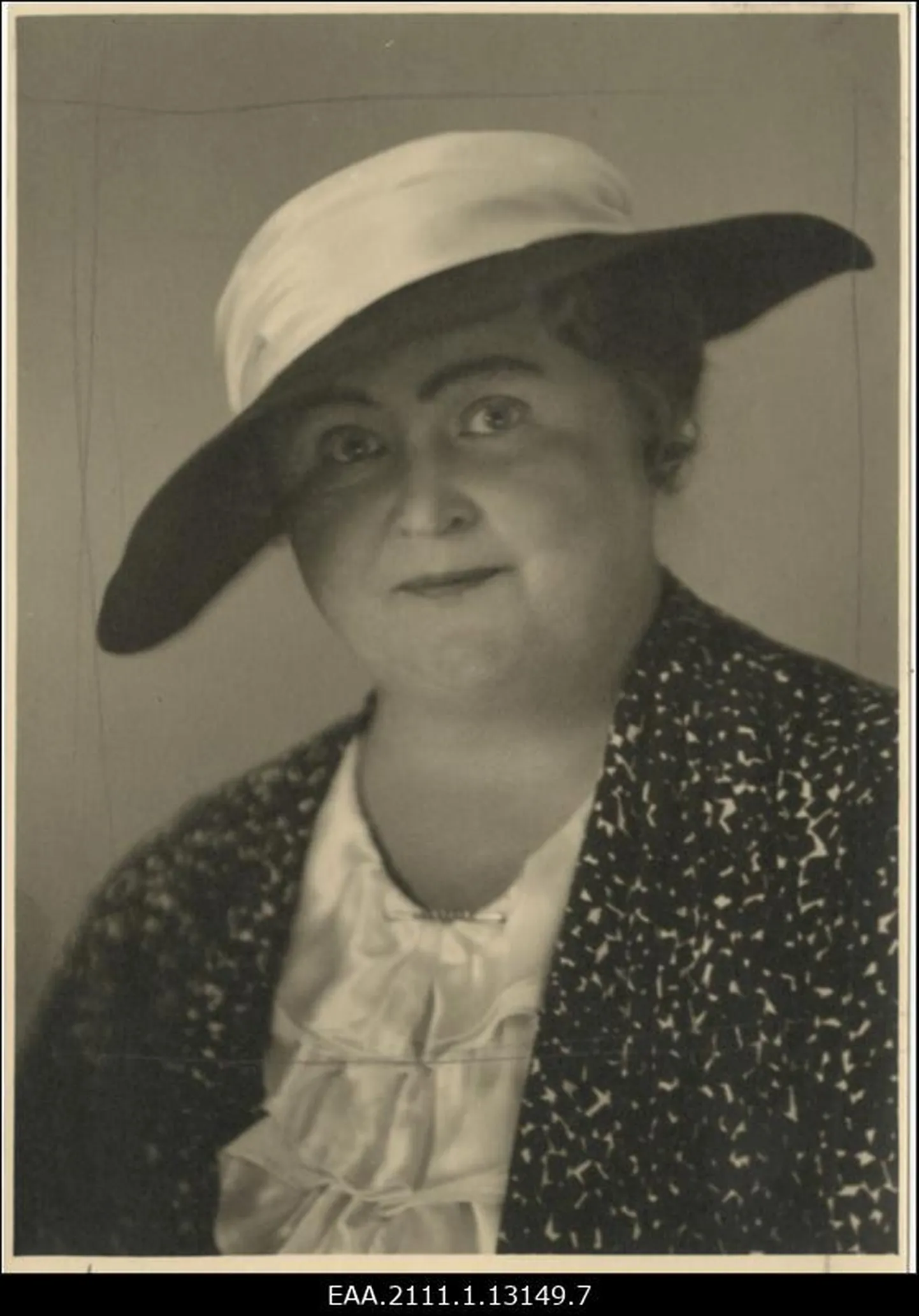 Hella Maria Wuolijoki (neiupõlvenimega Murrik ning kirjanikunimega Juhani Tervapää), eesti päritolu Soome kirjanik ja ühiskonnategelane.