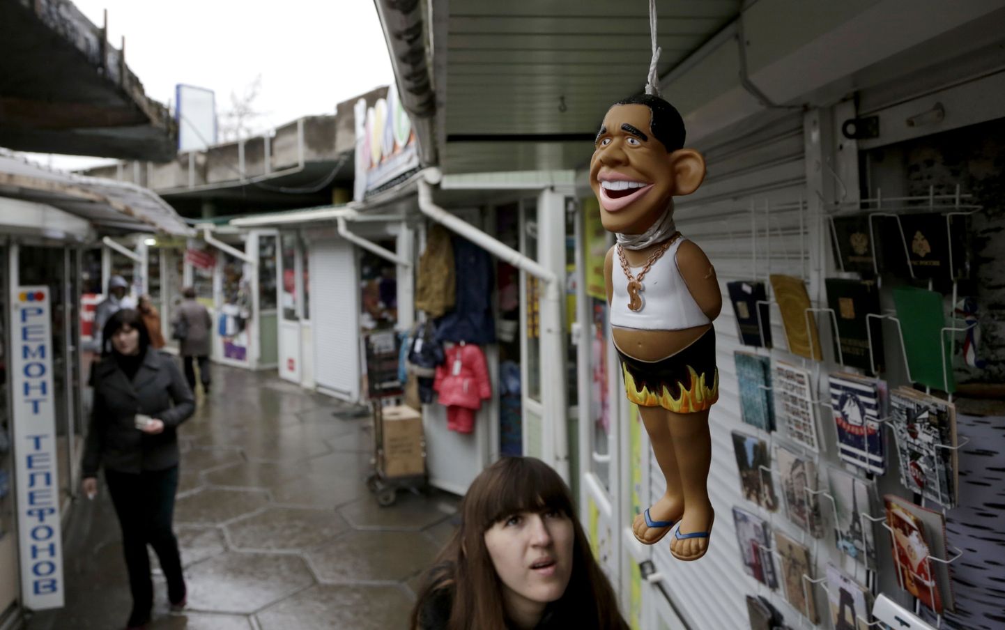 USA presidenti Barack Obamat kujutav nukk Krimmis Simferopoli linna turul.