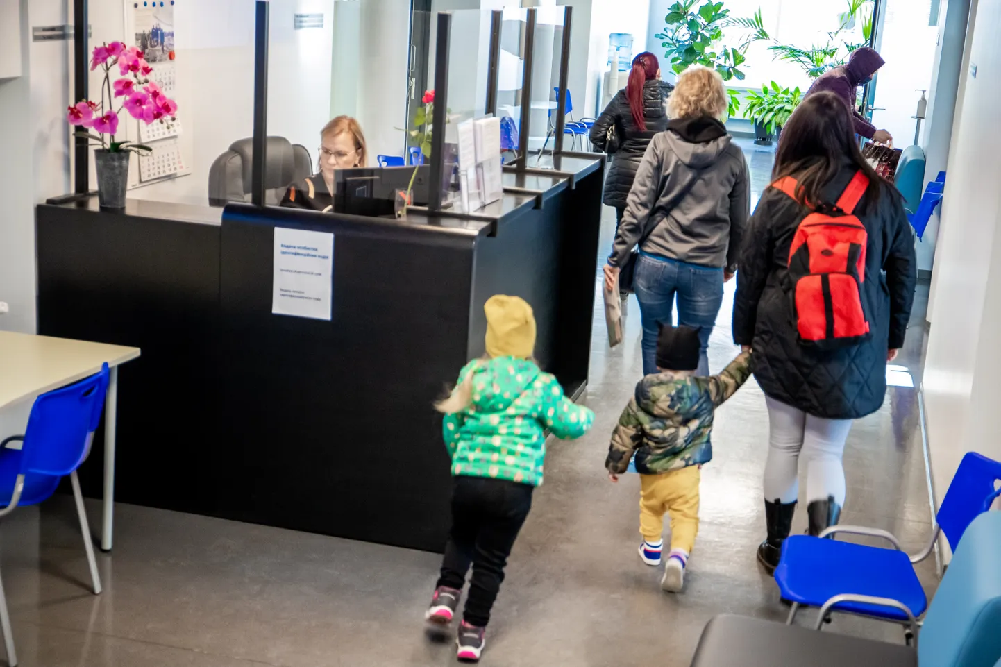 Ukraina sõjapõgenikud Pärnu linnavalitsuses. Foto on illustreeriv.