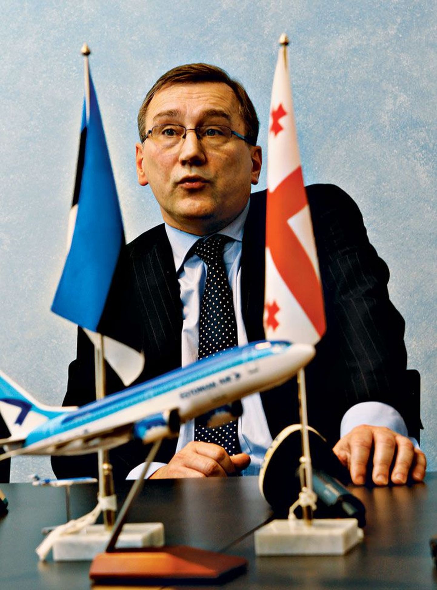 Minister Juhan Parts Tallinna ja Thbilisi vahelise lennuliini avamisel 9. aprillil.