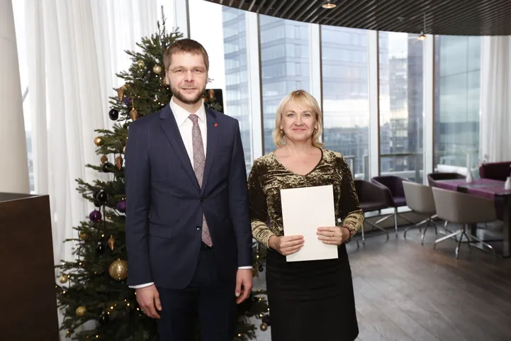 Pärnu maavalitsuse kultuuri- ja tervisenõunik pälvis Ossinovski tänu