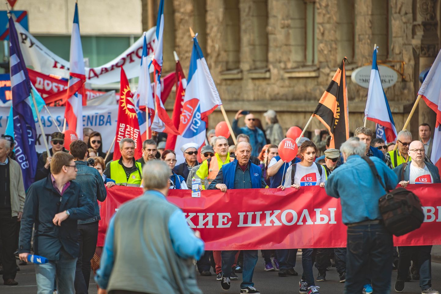 Протестное шествие, организованное Русским союзом Латвии.