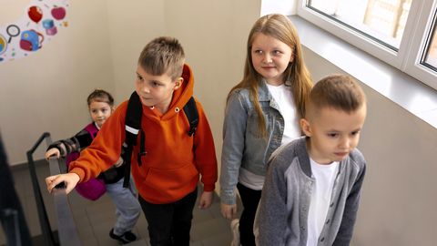 Koolikella asemel kõlab Tallinna koolides sel nädalal näitlejate naer. Miks?