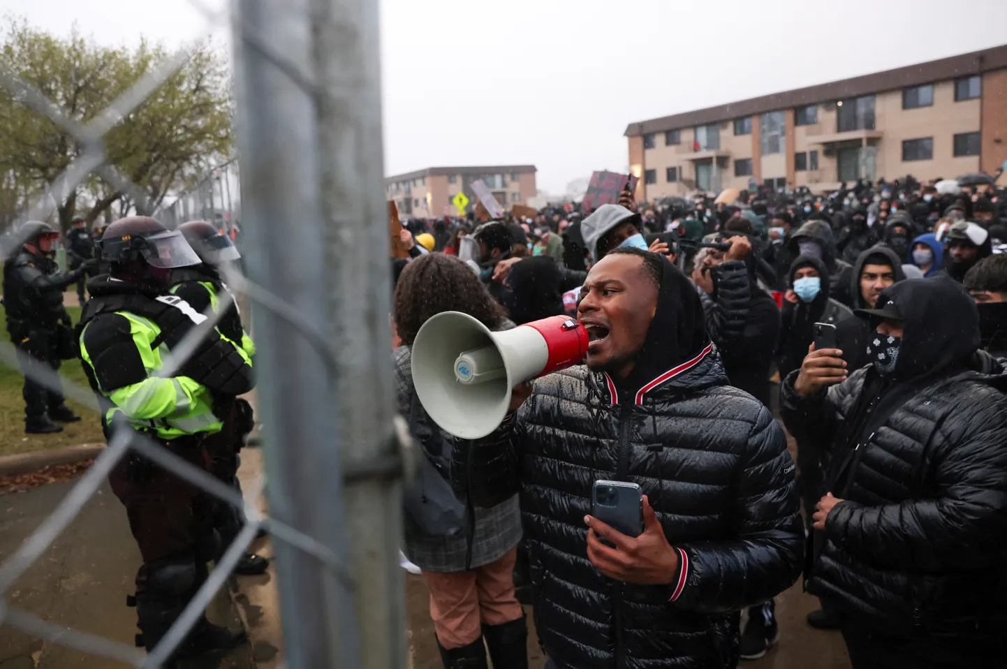 Protestētāji pret policiju Mineapolē.