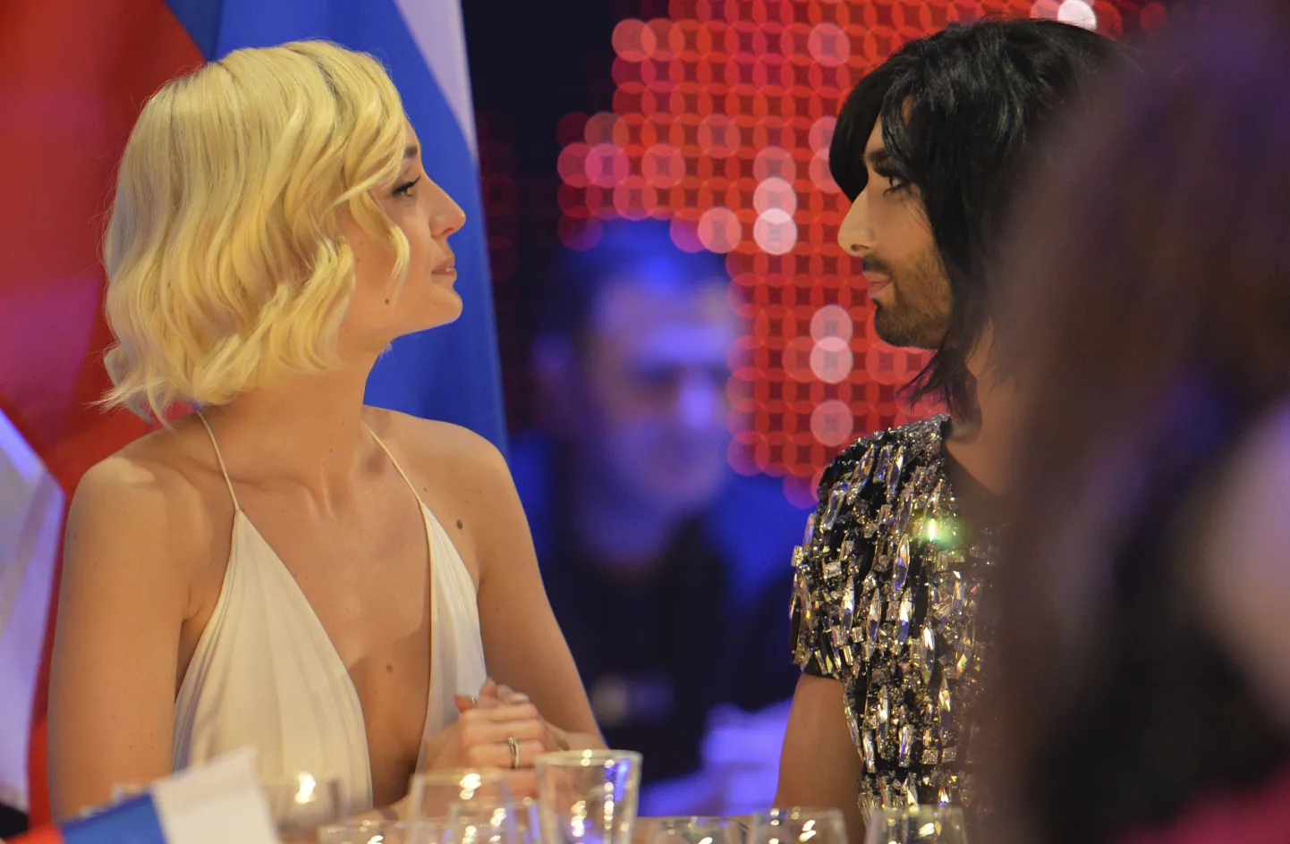 Conchita Wurst (paremal) ja Venemaa esindaja Polina Gagarina