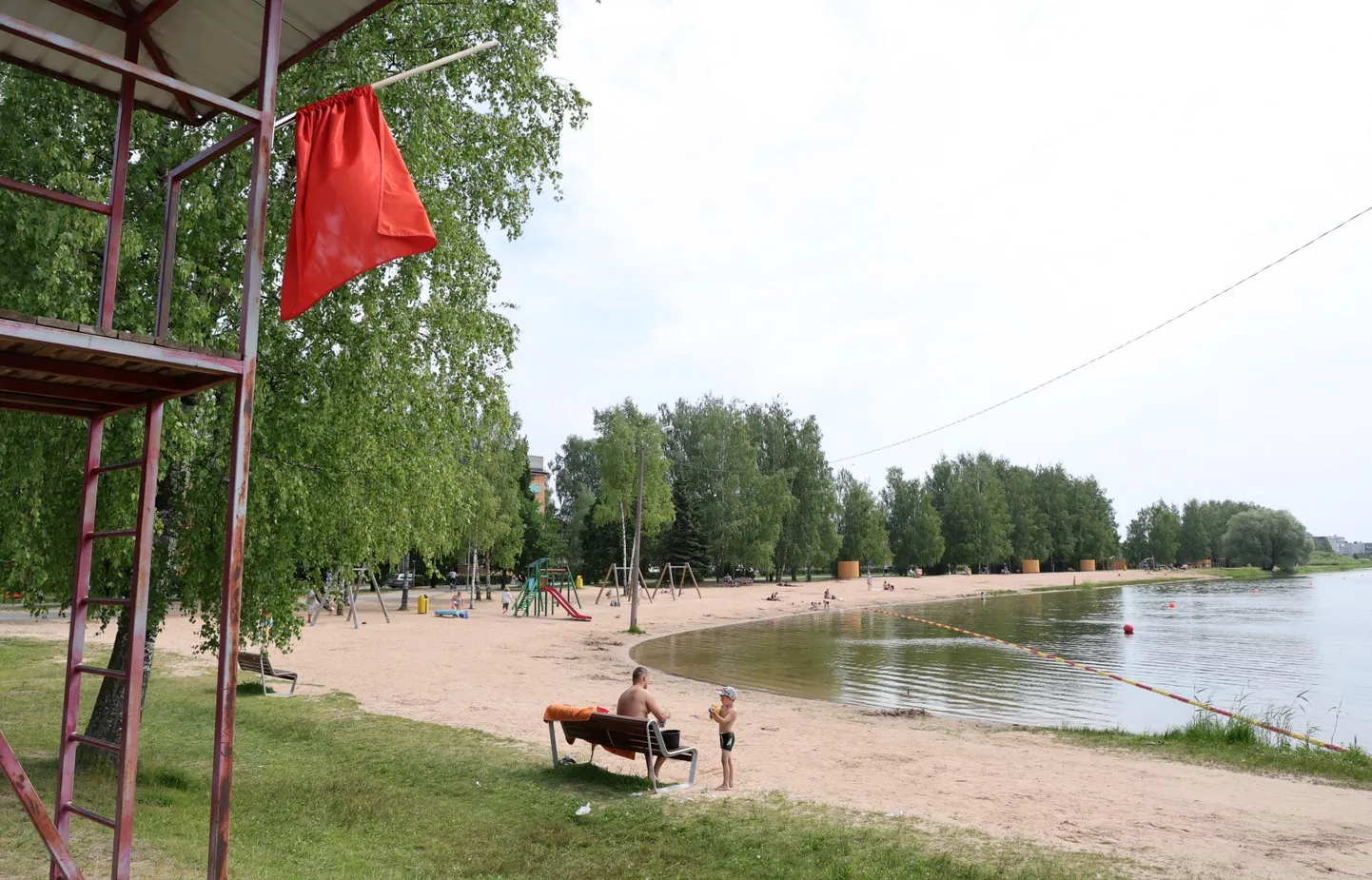 Anne kanali rannas lehvib suviti sageli punane lipp, mis annab märku suplusvee kehvast kvaliteedist. Eelolev suvi näitab, kas katseprojekt toob punase lipu randa tihedamini või harvem.