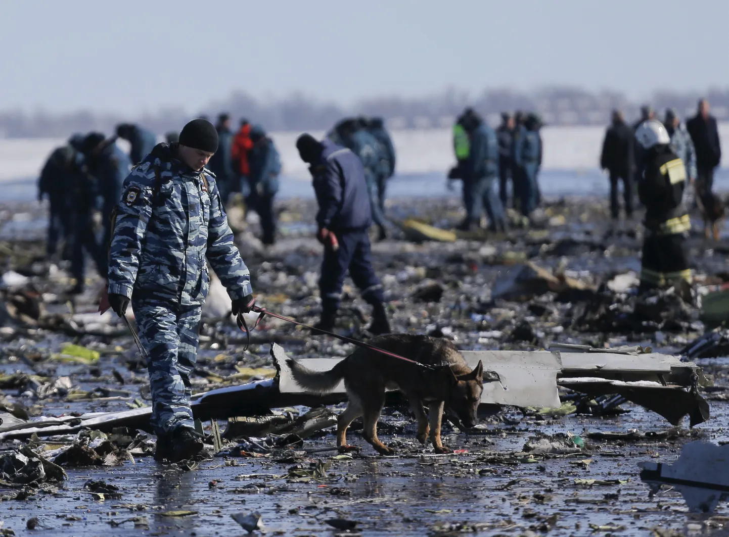 Emergencies Ministry members work at the crash site of a Boeing 737-800 Flight FZ981 operated by Dubai-based budget carrier Flydubai, at the airport of Rostov-On-Don, Russia, March 20, 2016. REUTERS/Maxim Shemetov
