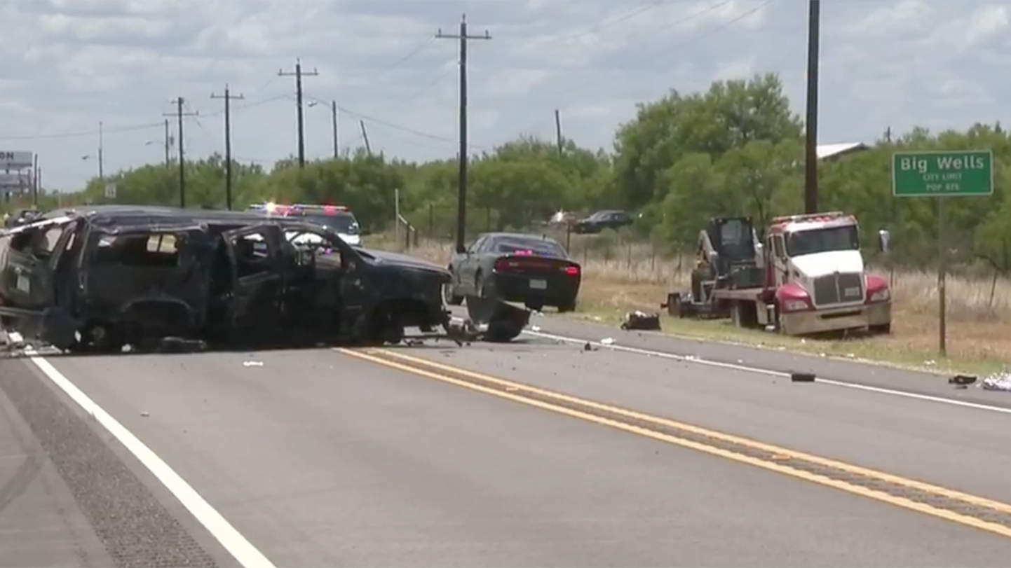 Autoõnnetus Texases Dimmiti maakonnas.