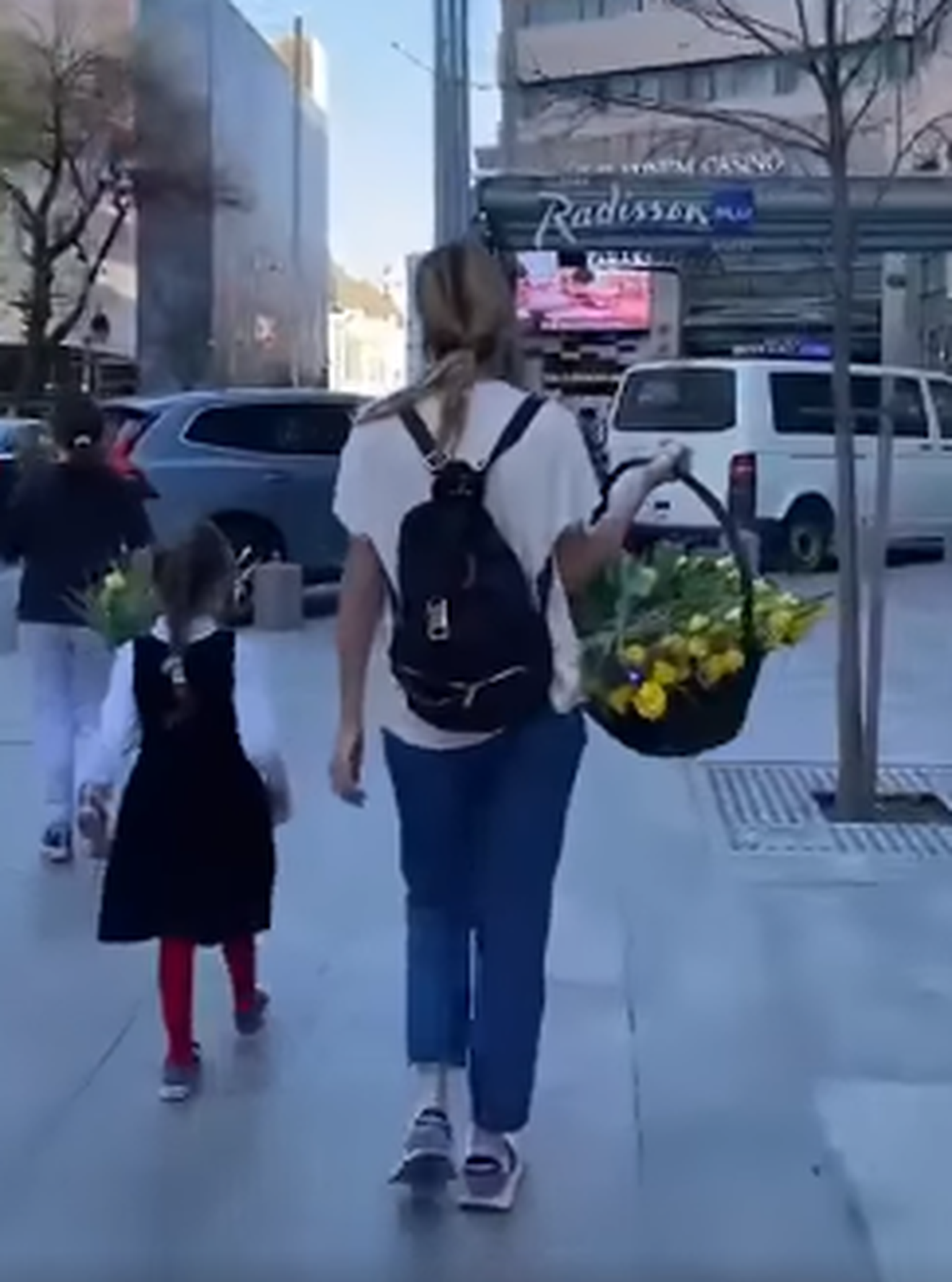 Ukrainlased jagavad lilli tänuks lahke vastuvõtu eest
