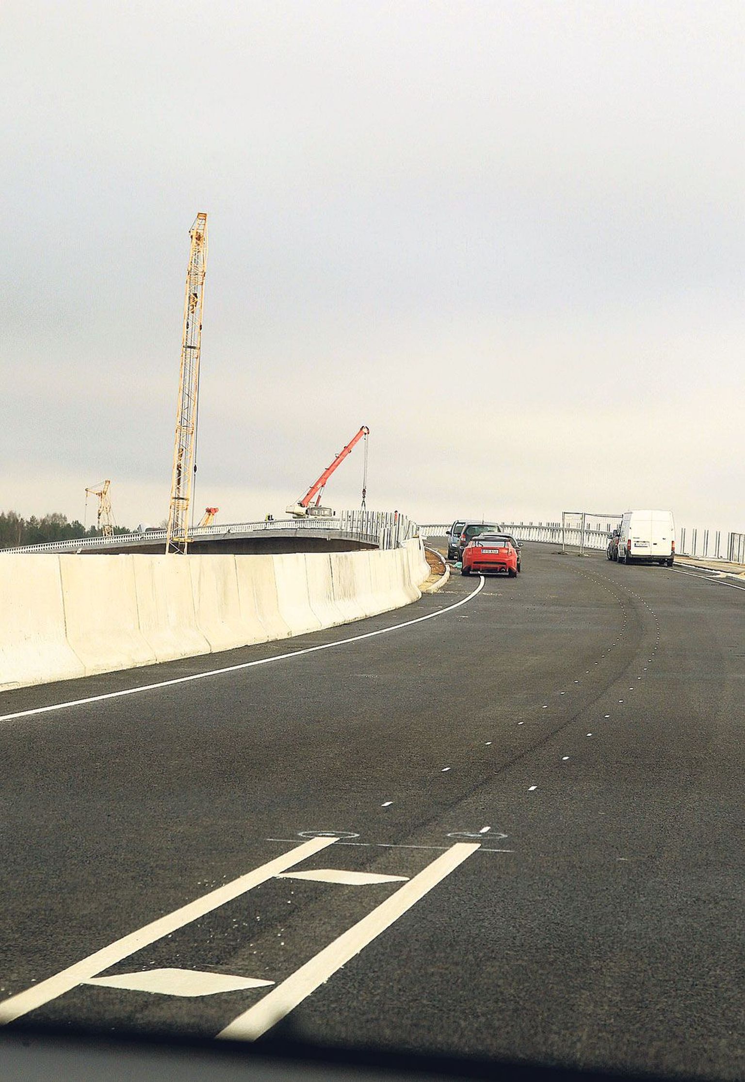 Idaringtee uus lõik ja Ihaste sild said läinud nädalal täies ulatuses asfaldi alla.