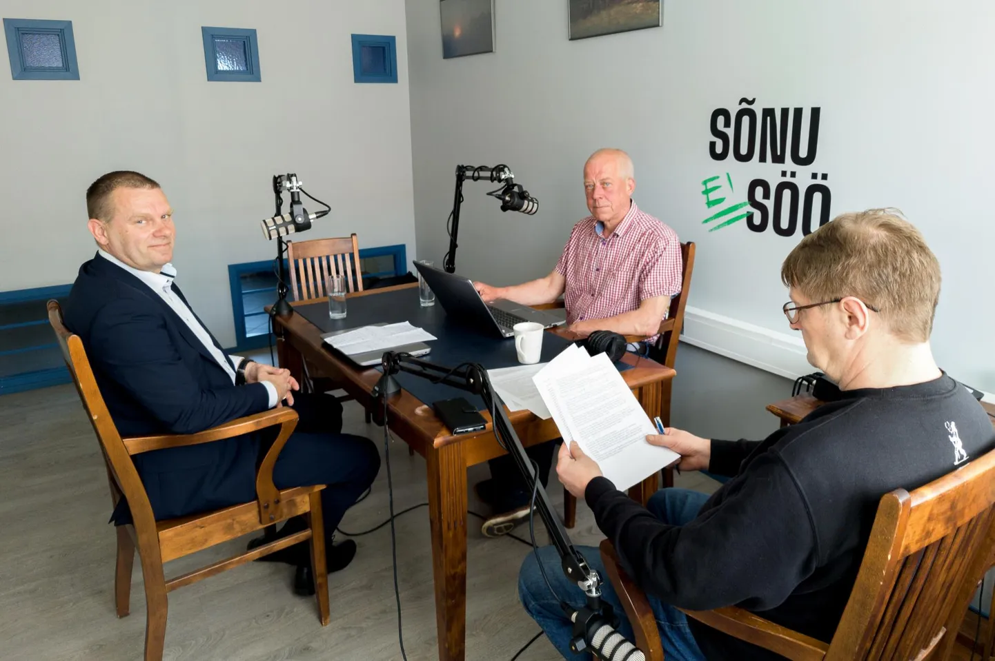 Pärnu linnapea Romek Kosenkranius ja Raba-Laia silla projektijuht Uno Kask selgitasid, millises seisus on uue silla ehitus.