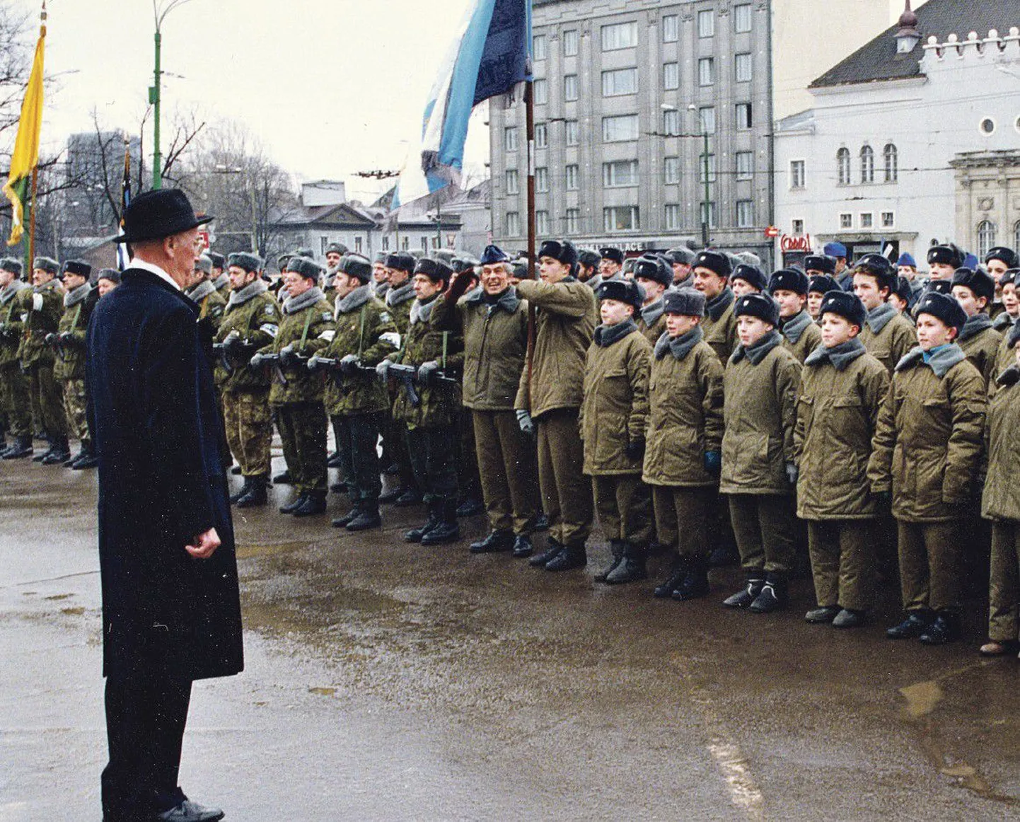 Noorkotkad president Lennart Meri ees 1994. aasta vabariigi aastapäeva paraadil.