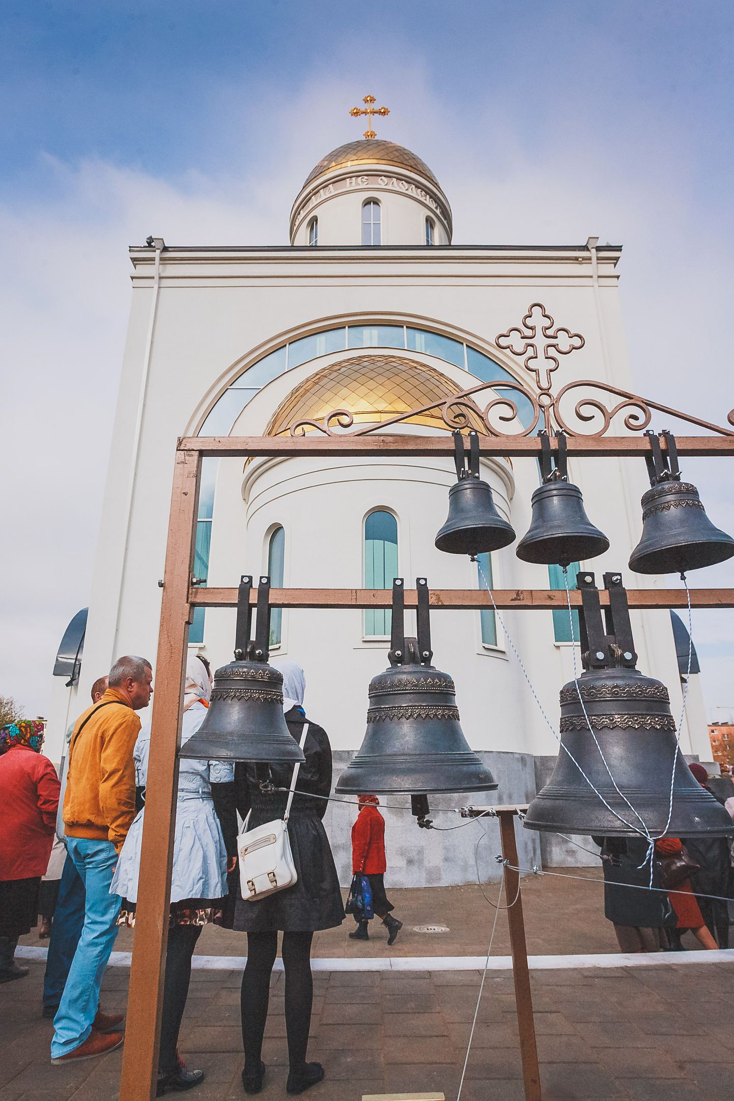 2015. aastaks rajas Moskva patriarhaadi Eesti õigeusu kirik Narva südamesse täiesti uue Kaheteistkümne Püha Apostli koguduse.