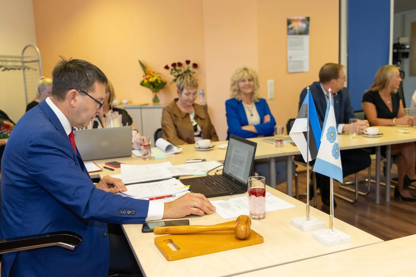 Alles 26. septembril kinnitas Mulgi volikogu uueks esimeheks Mati Ilissoni. Nüüdseks on see võimuliit lagunenud ning Ilissonile avaldatakse umbusaldust.