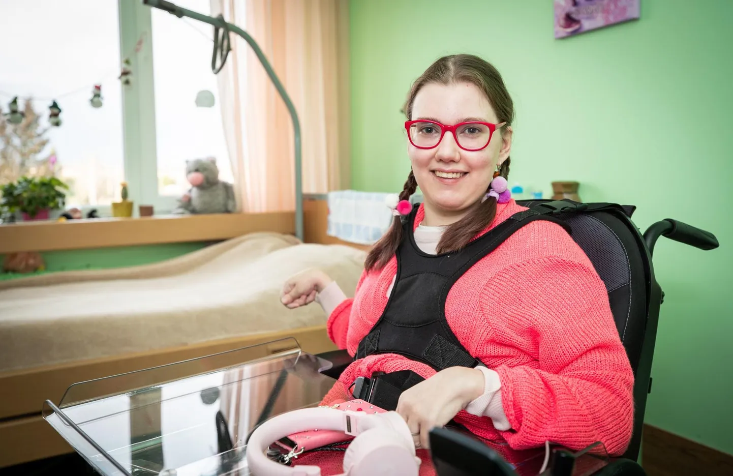 Loretta Kruusimäe on liitpuudega neiu, kes elab hooldekodus.