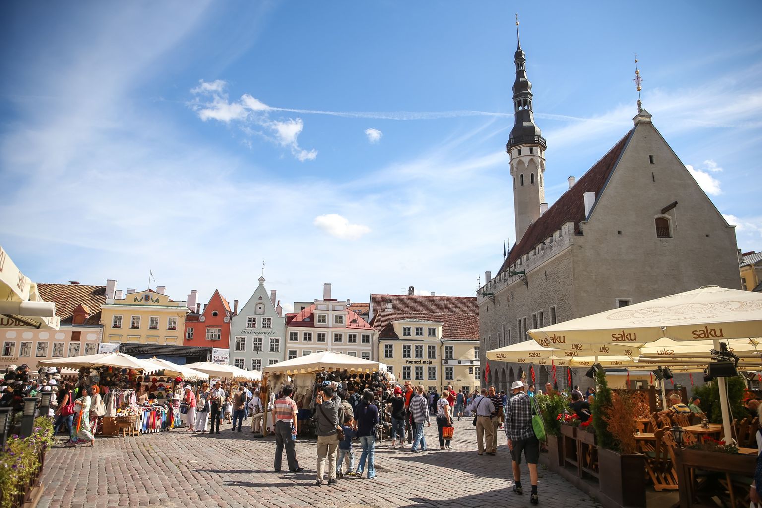 Tallinn avas oma linnasüdame maakondadele - sel nädalavahetusel kauplesid Raekoja platsil hea ja paremaga Läänemaa käsitöömeistrid.