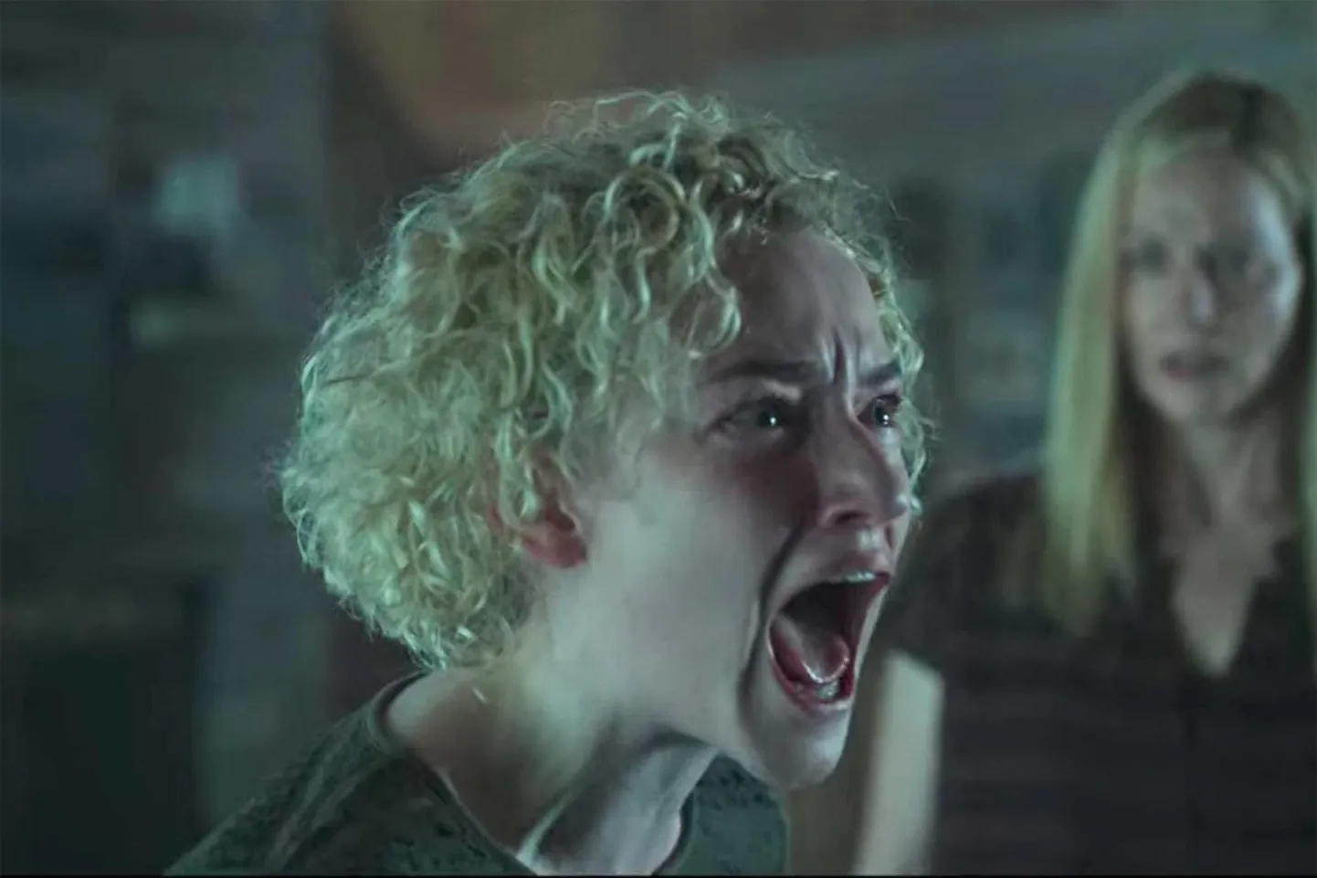 Julia Garner kehastab võimsalt ja raevukalt noort naist, kellele elu on sünnist saadik kõige nadimaid võimalusi pakkunud.