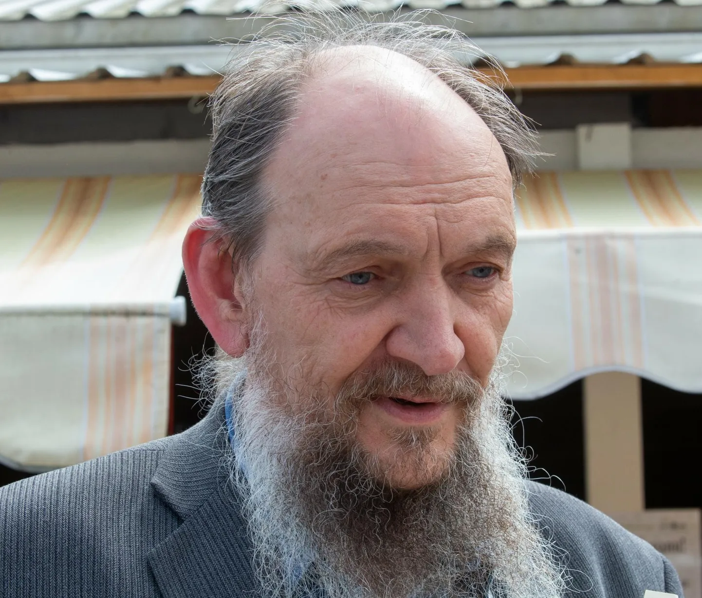 Peipsiveere elanikust puunikerdaja ja kirjamees Pavel Varunin.