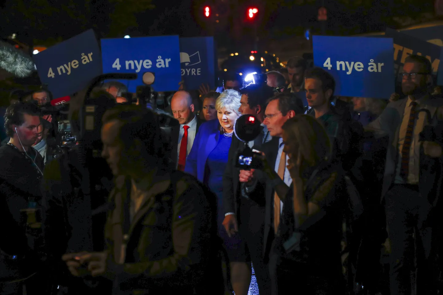Norra peaminister Erna Solberg (keskel) on valmis teiseks neli aastat kestvaks ametiajaks.
