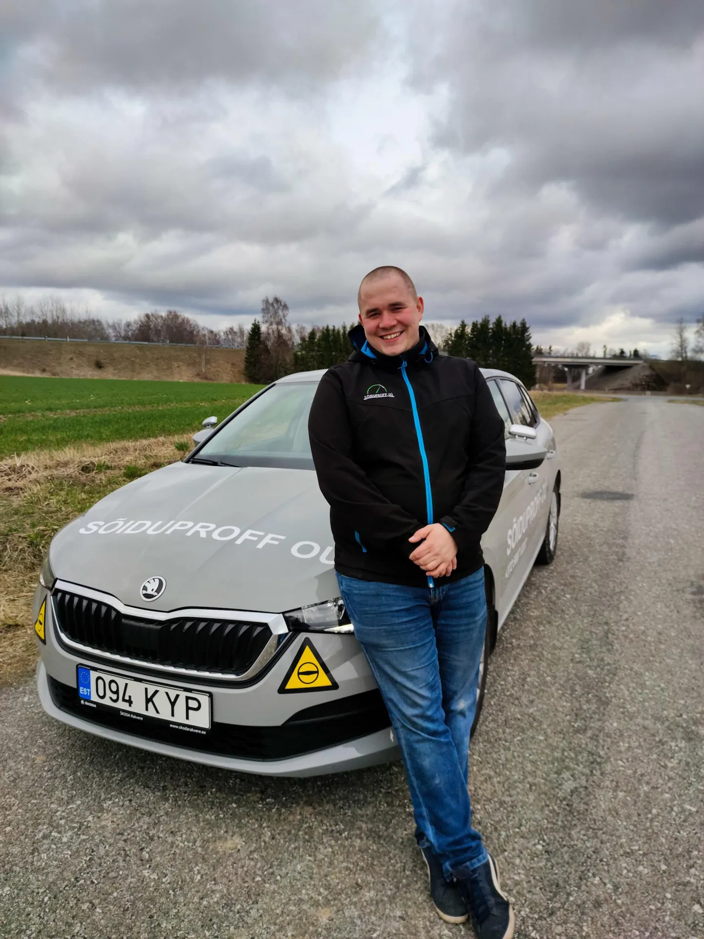 Sõiduõpetaja Herdo Kala sõnul kestab autokool tema õpilastel neli-viis kuud, kiiremad saavad autokooli läbitud kahe kuuga.