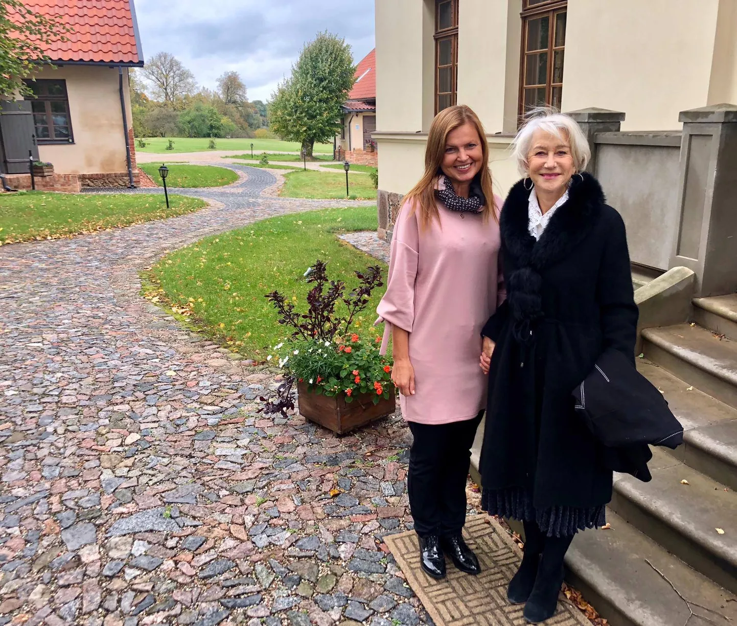 Briti staar Helen Mirren Läti Mazmežotne mõisas