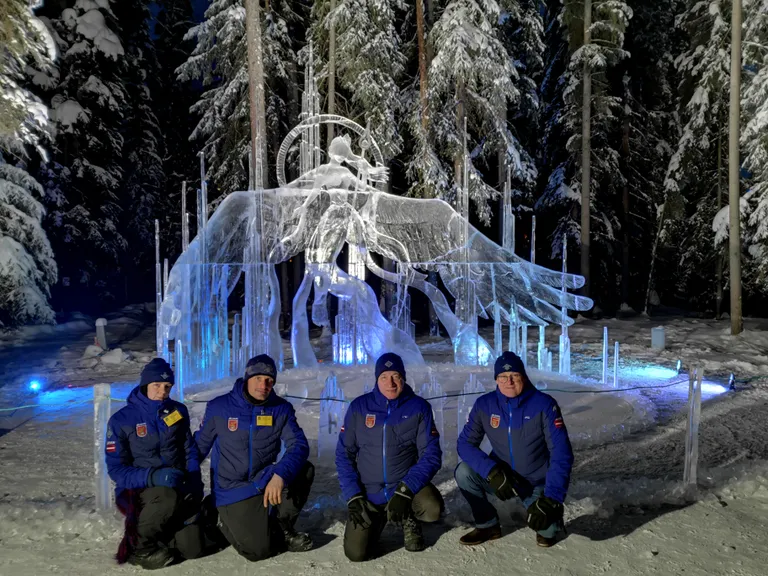 Jelgavas tēlnieku komanda Aļaskā