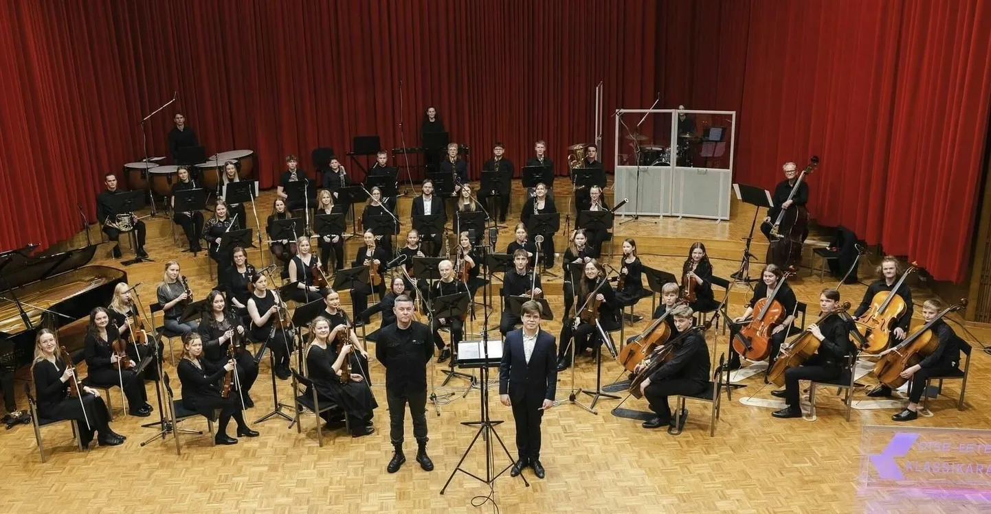 Viljandi Noorte Sümfooniaorkester, mänedžer Kristo Joosep ja dirigent Imre Rohuväli.