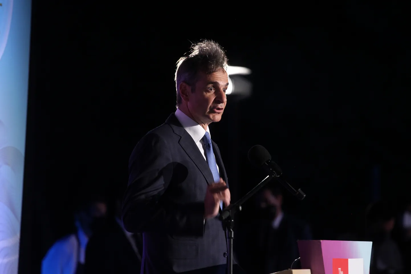 Kreeka peaminister Kyriakos Mitsotakis Kreeka majanduskonverentsil kõnet pidamas.