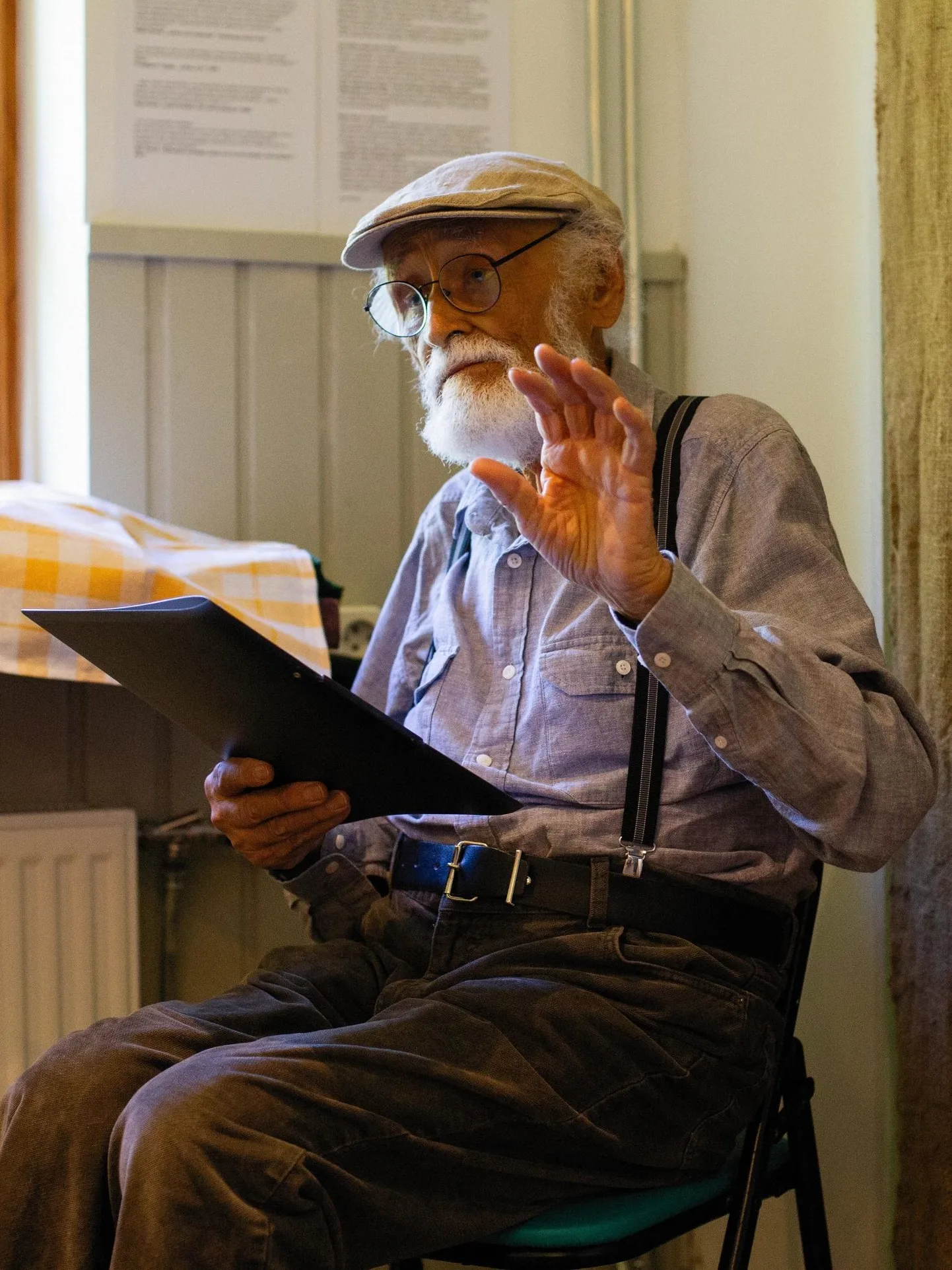Leo Rohlin (25. juuli 1939 – 10. september 2022) tutvustas oma näitust selle avamisel 13. augustil 2022 Liivi muuseumis.