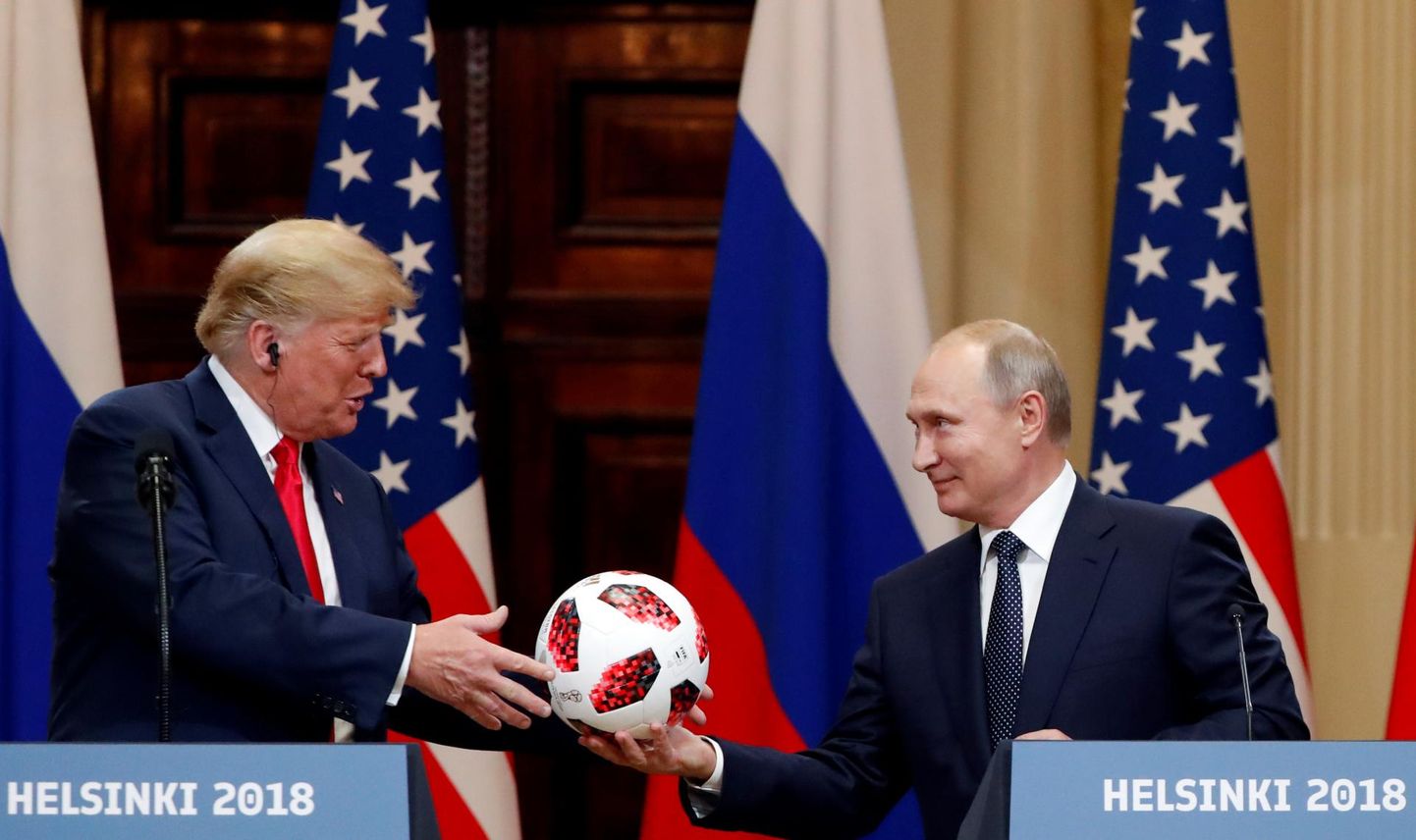 Vene president Vladimir Putin kinkis USA riigipeale Donald Trumpile Venemaal peetud jalgpalli maailmameistrivõistlusel kasutatud palli. Putin lisas, et kahe riigi suhetes on pall USA poolel.