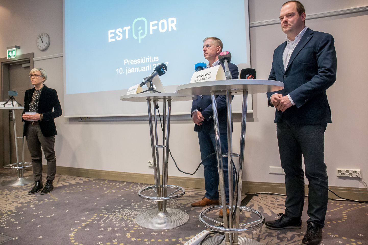Margus Kohava ja Aadu Polli  tutvustamas pressikonverentsil plaani investeerida Eestisse 1 miljard eurot.