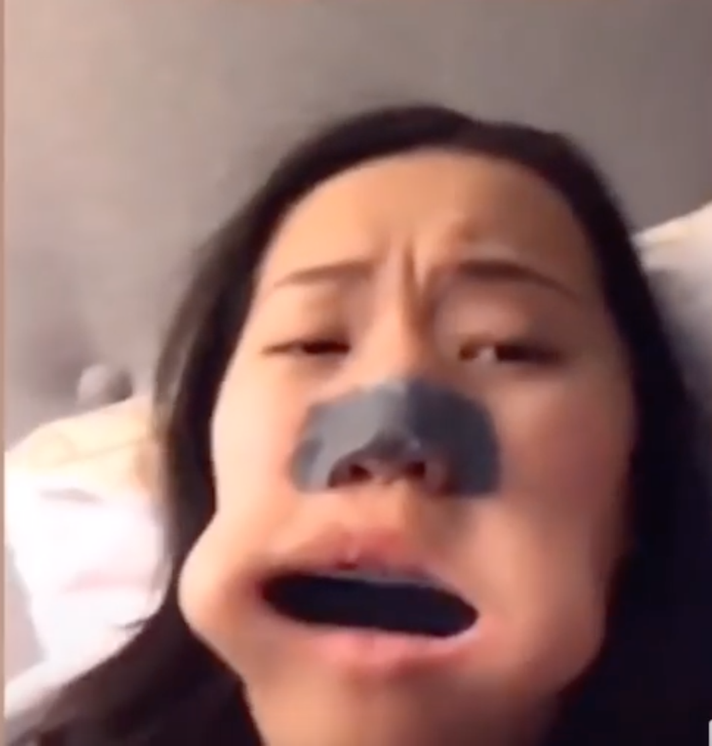 Kanadast pärit Mollie O'Brien sai üleöö kuulsaks, sest postitas TikToki video sellest, kuidas suupill tema suhu kinni jäi.