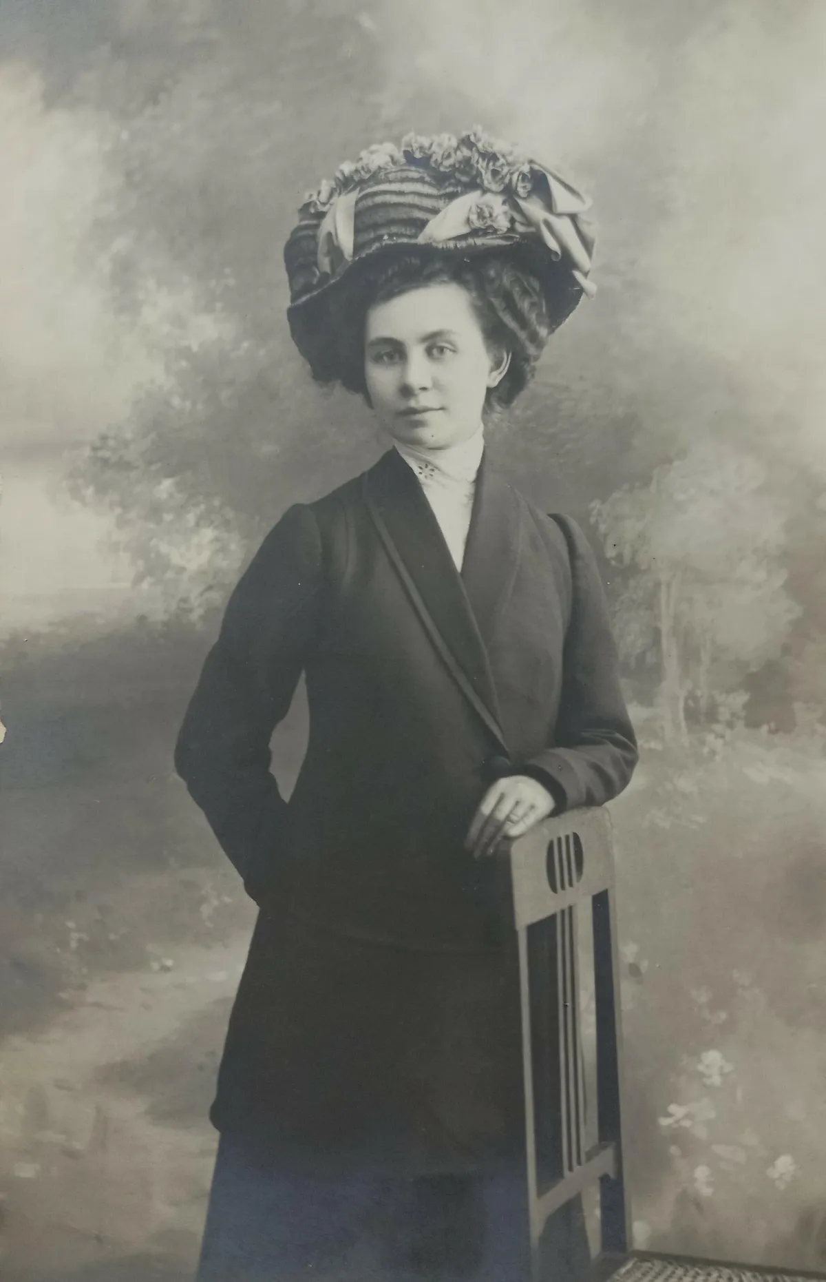 Alma Lindeman Moskvas aprillis 1910: «Kodustele saadetud, et näha, missugune ma nüüd olen».