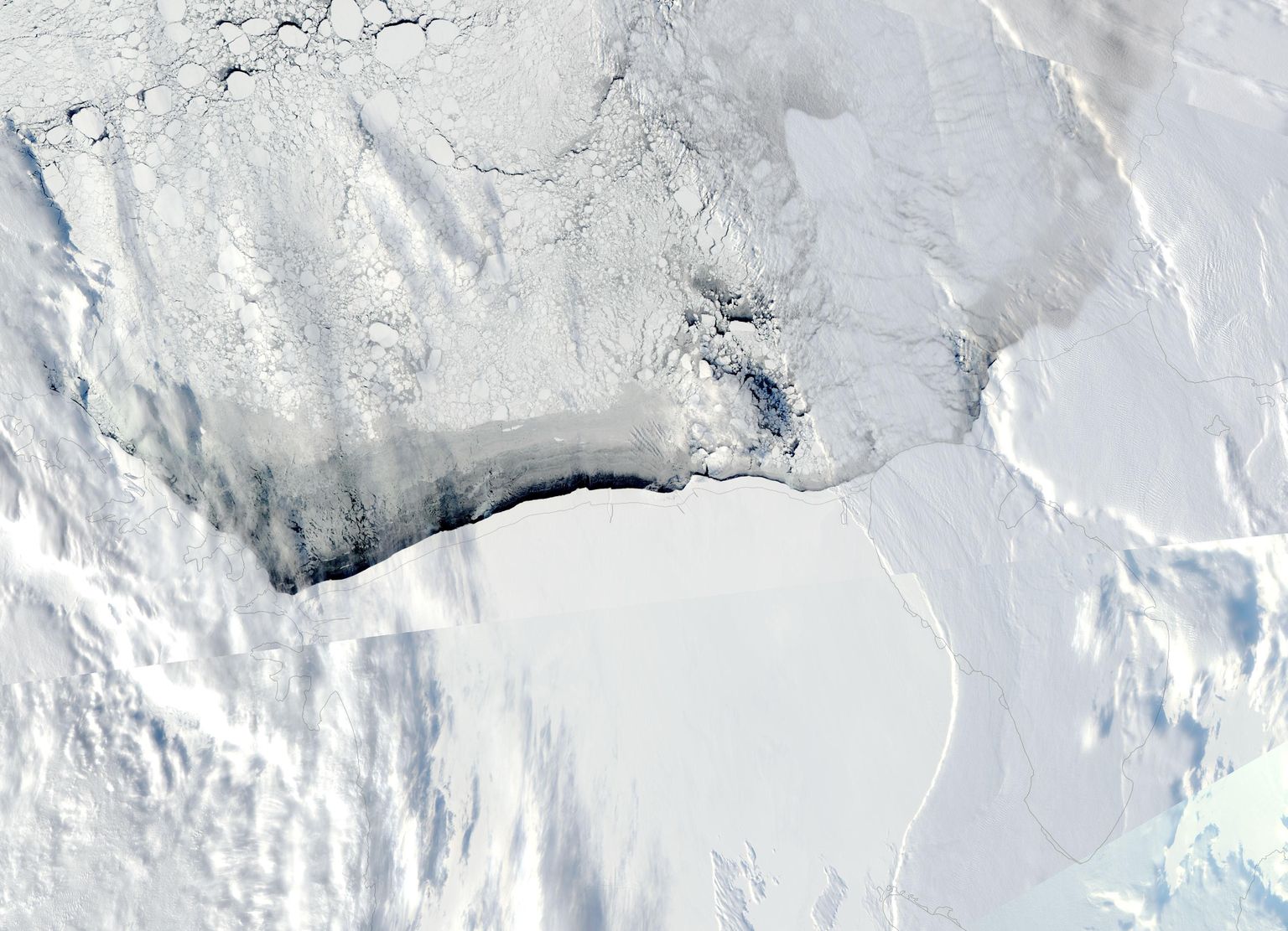 Satelliidifoto maailma suurima jäämäe eraldumine Antarktika šelfiliustikust.
