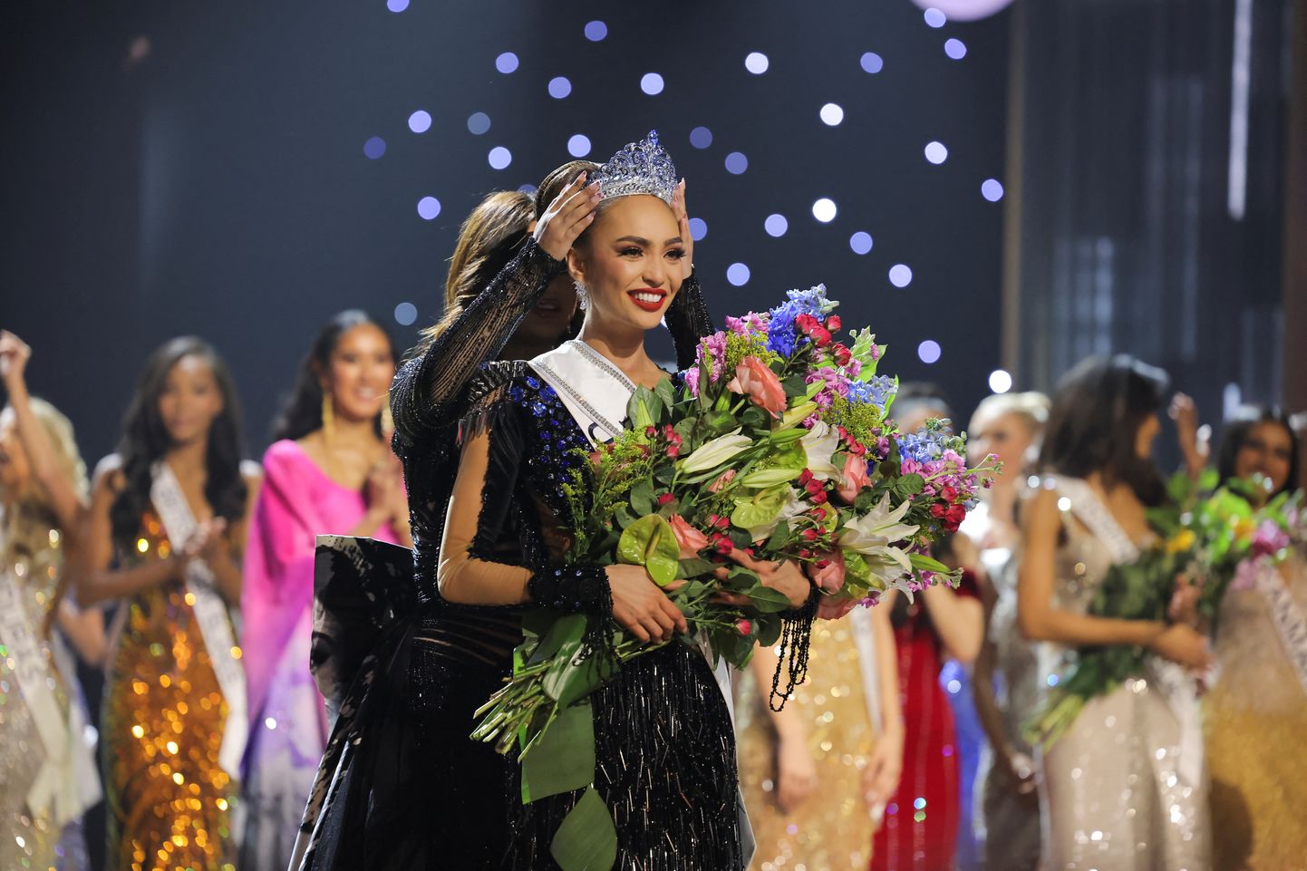 Победительницей конкурса «Мисс Вселенная» стала американка Р’Бонни Габриэл