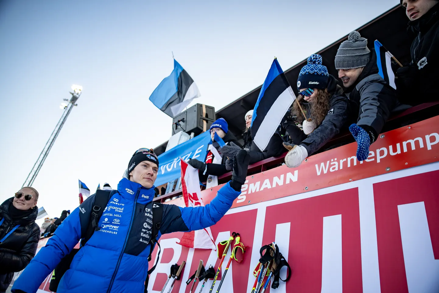 Kristjan Ilves ja fännid Tehvandi staadionil.