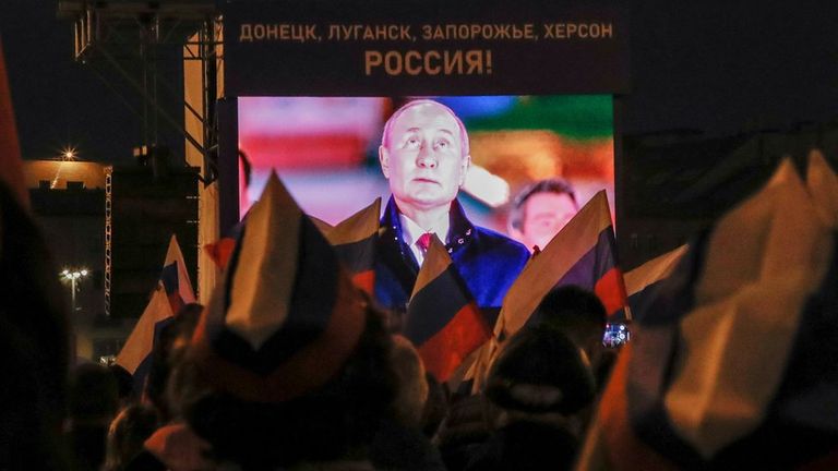 В Москве на Красной площади в пятницу прошли организованные властями празднества по поводу аннексии.
