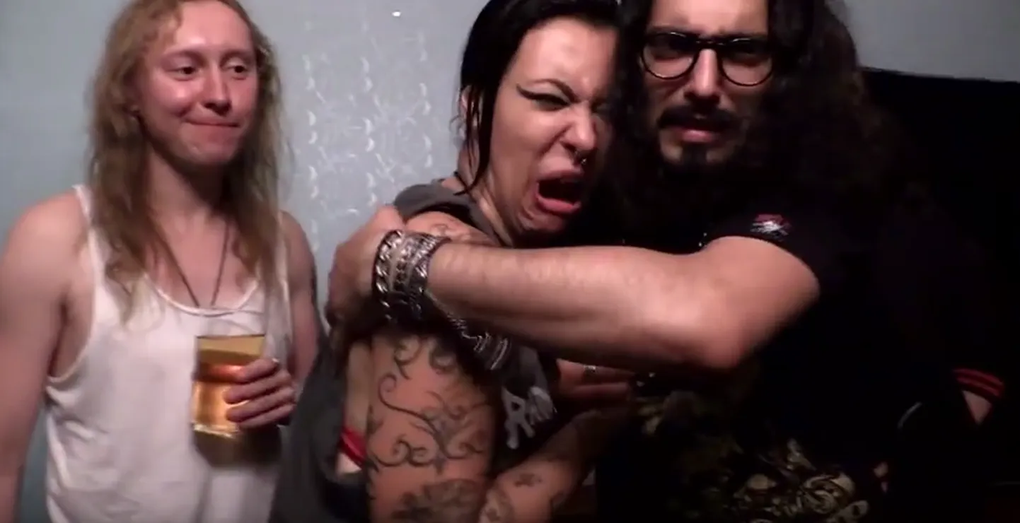 Hard Rock Laagris esinev Cantilena avaldas verivärske video