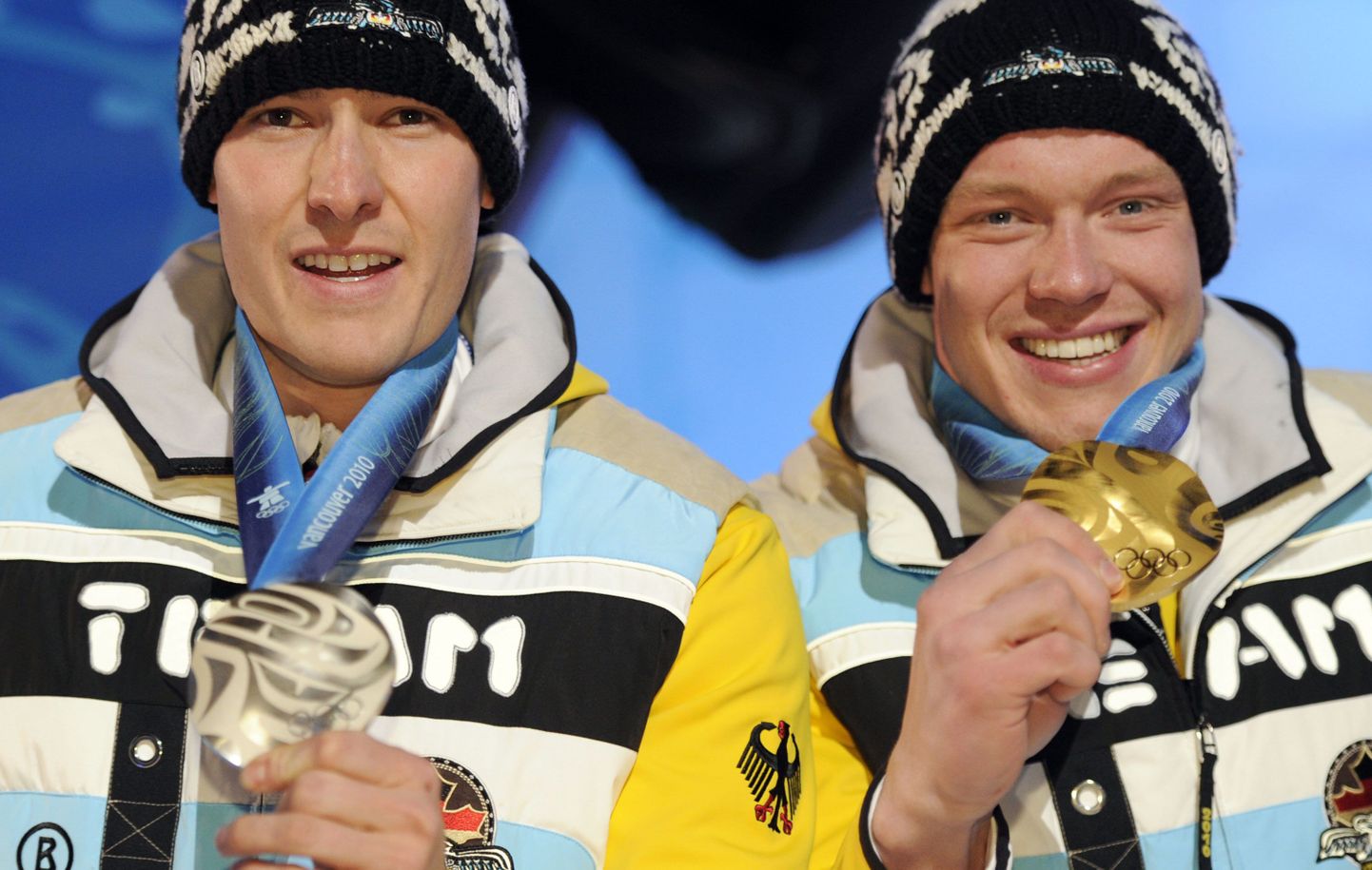 Kelgutamise olümpiavõitka Felix Loch (paremal) ja hõbemedali võitnud David Möller. Siin on Mölleri hammas veel terve.