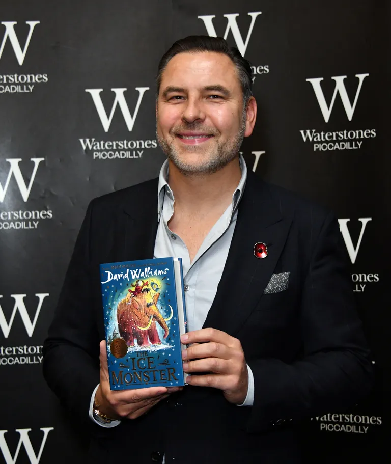 Meelelahutaja ja näitleja David Walliams esitlemas oma lasteraamatut «The Ice Monster».