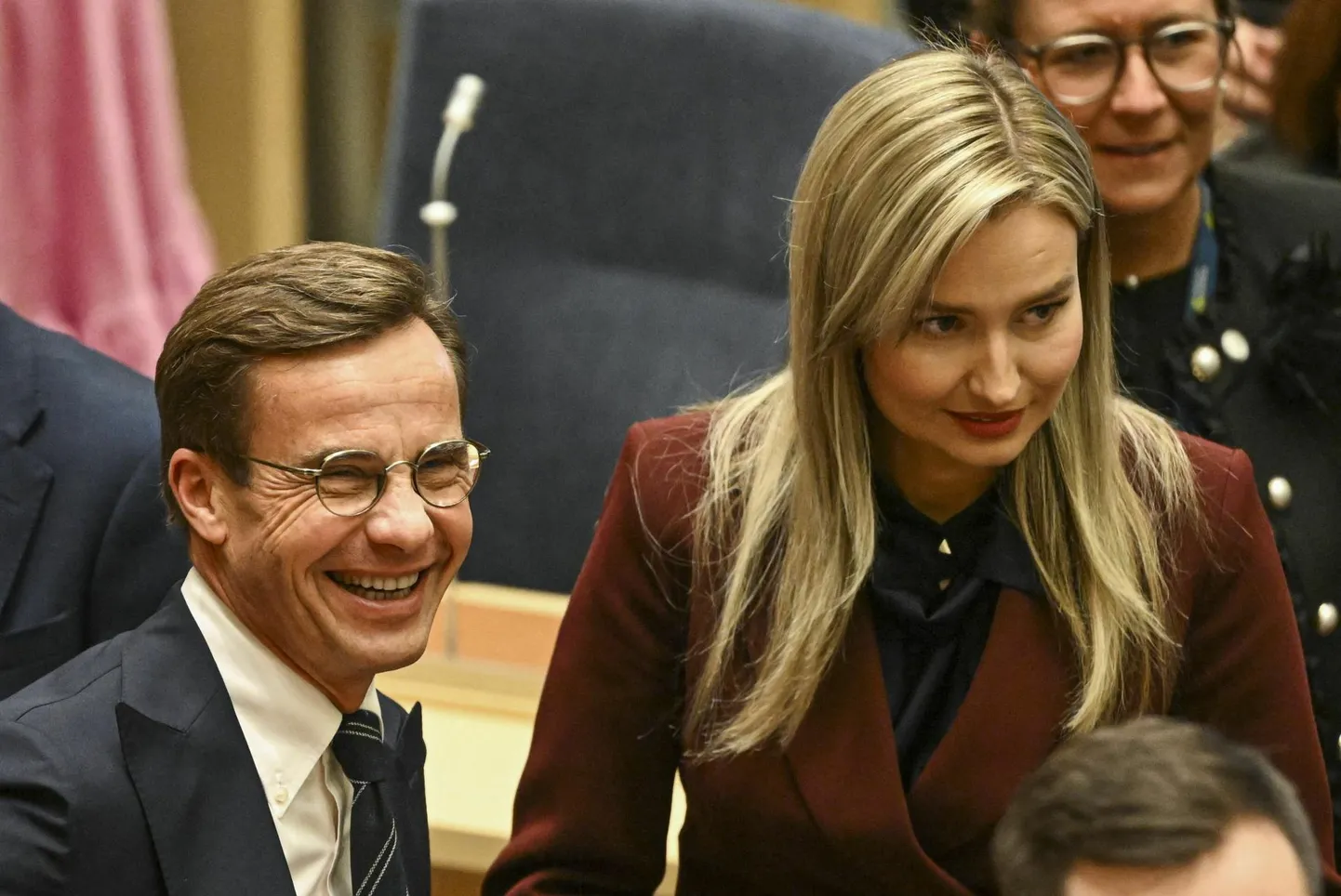 Moderaatide liider Ulf Kristersson (vasakul) võtab moodustatavasse paremvalitsusse kindlasti Kristlikud Demokraadid eesotsas Ebba Buschiga (paremal), kuid kas ministrikohti saavad ka Liberaalid ja Rootsi Demokraadi polnud eile ikka veel selge.