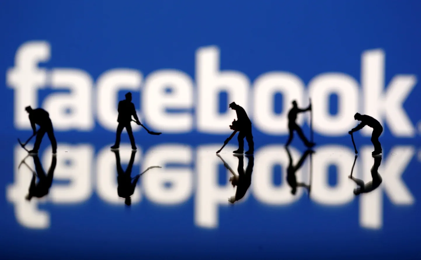Логотип в Facebook.