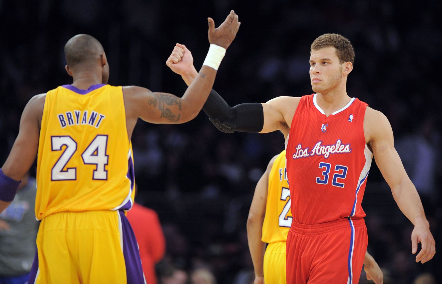 Los Angeles Lakersi liider Kobe Bryant (nr 24) ja Los Angeles Clippersi täht Blake Griffin (nr 32).