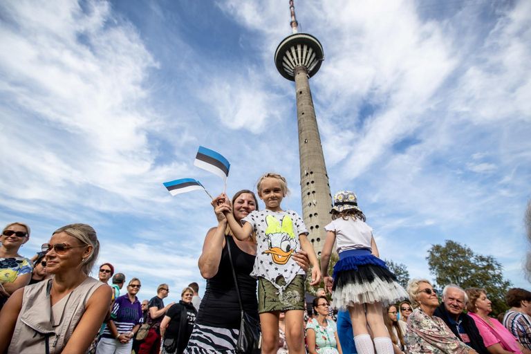 Tallinna teletorni õuel keskpäeval alguse saanud traditsiooniline perepäev kulmineerus pärastlõunal näidislahingu ja õhtupoolikul Anne Veski kontserdiga.