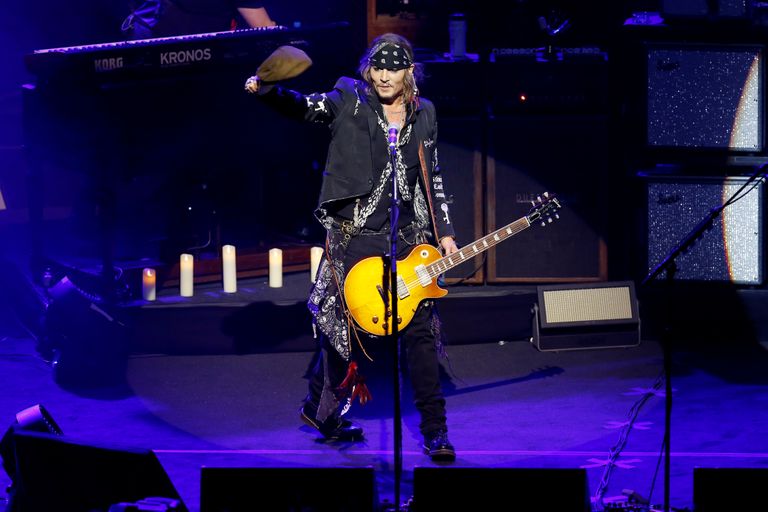 Johnny Depp oma ansambliga Hollywood Vampires kontserti andmas