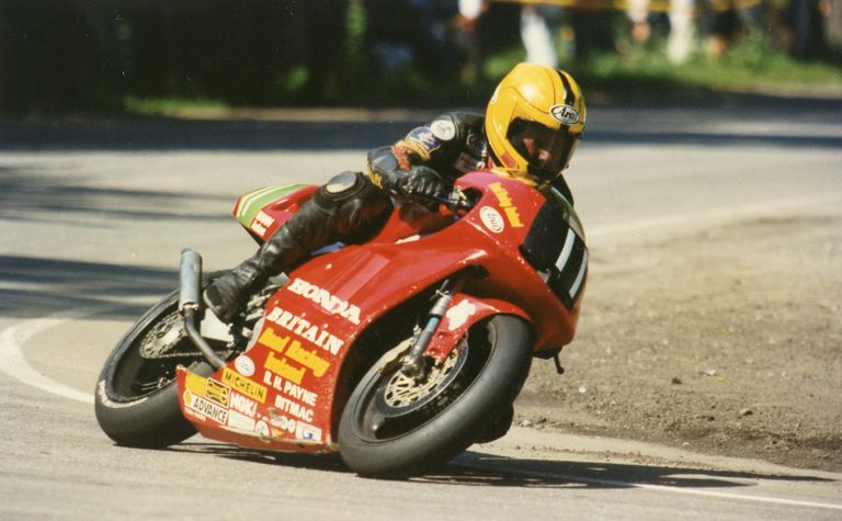 Kalevi suursõit 6. juulil 1997 Pirita-Kose-Kloostrimetsa ringrajal. Pildil Joey Dunlop