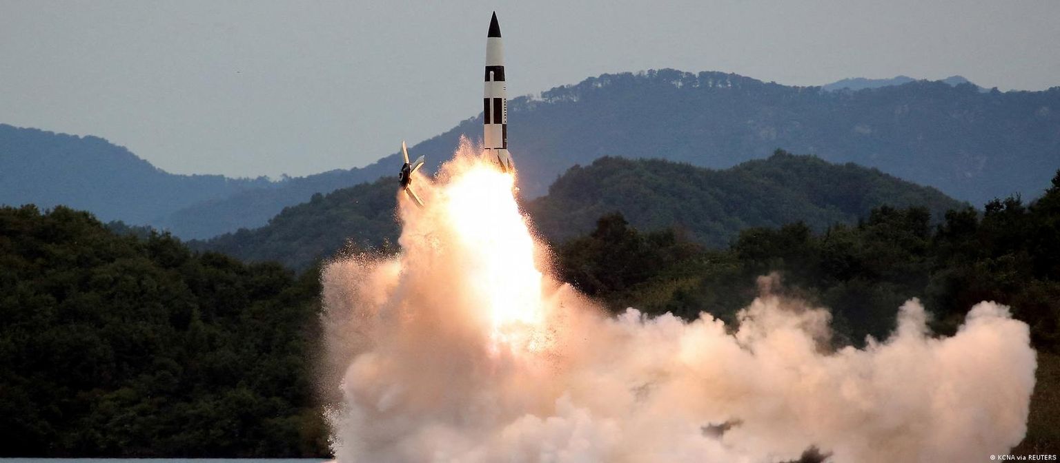 Северная Корея запускает ракеты